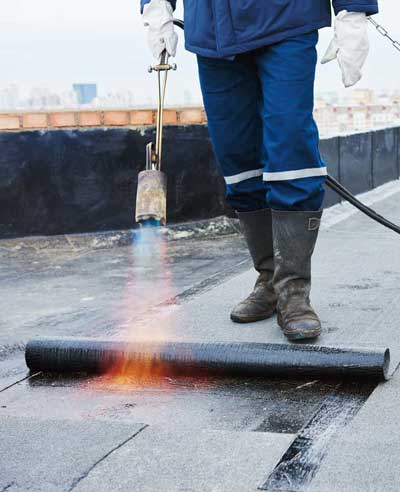 Bitumen on flat roof Bitumen membranes for roofs